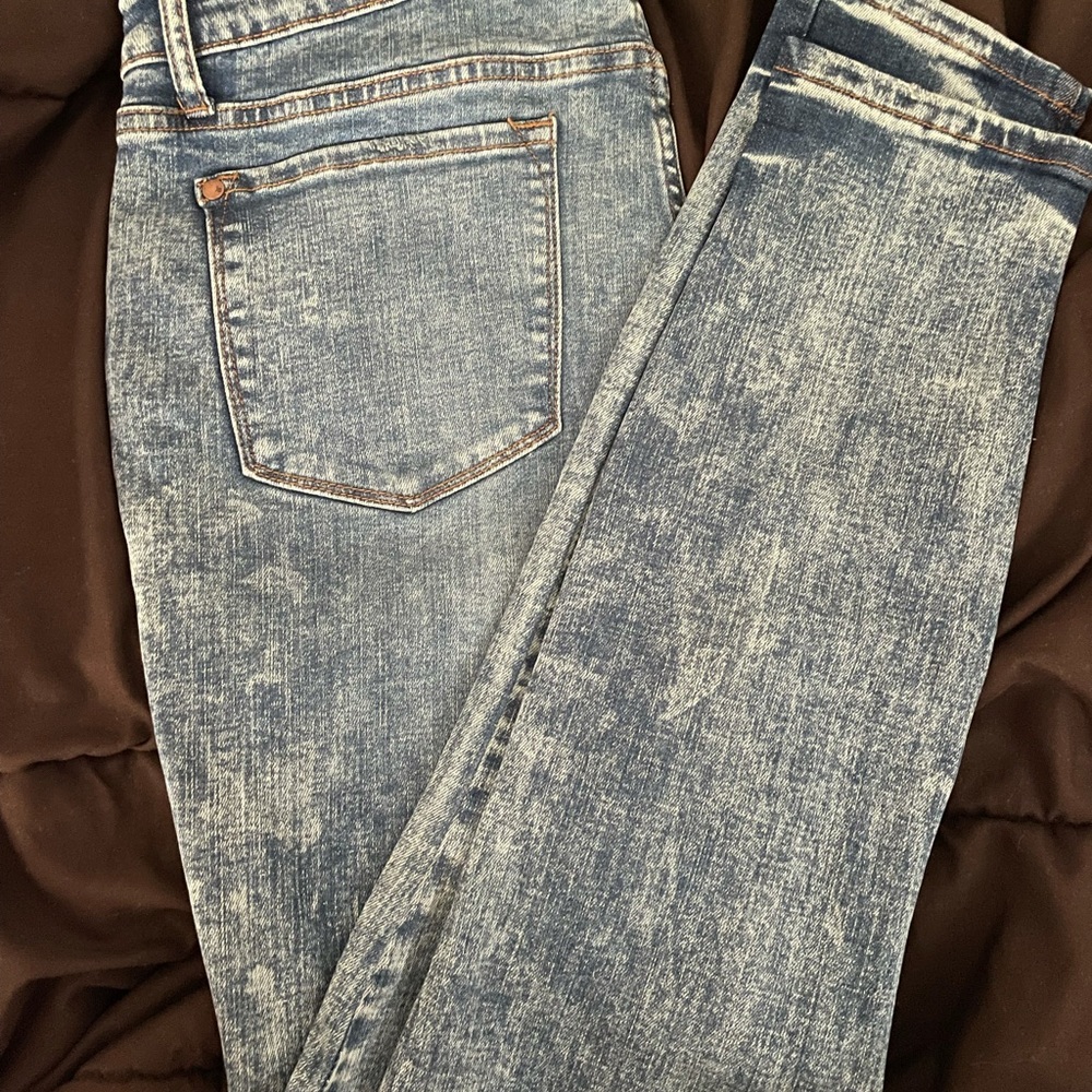 15/32- NEW Judy Blue Mineral Wash Skinny Jeans